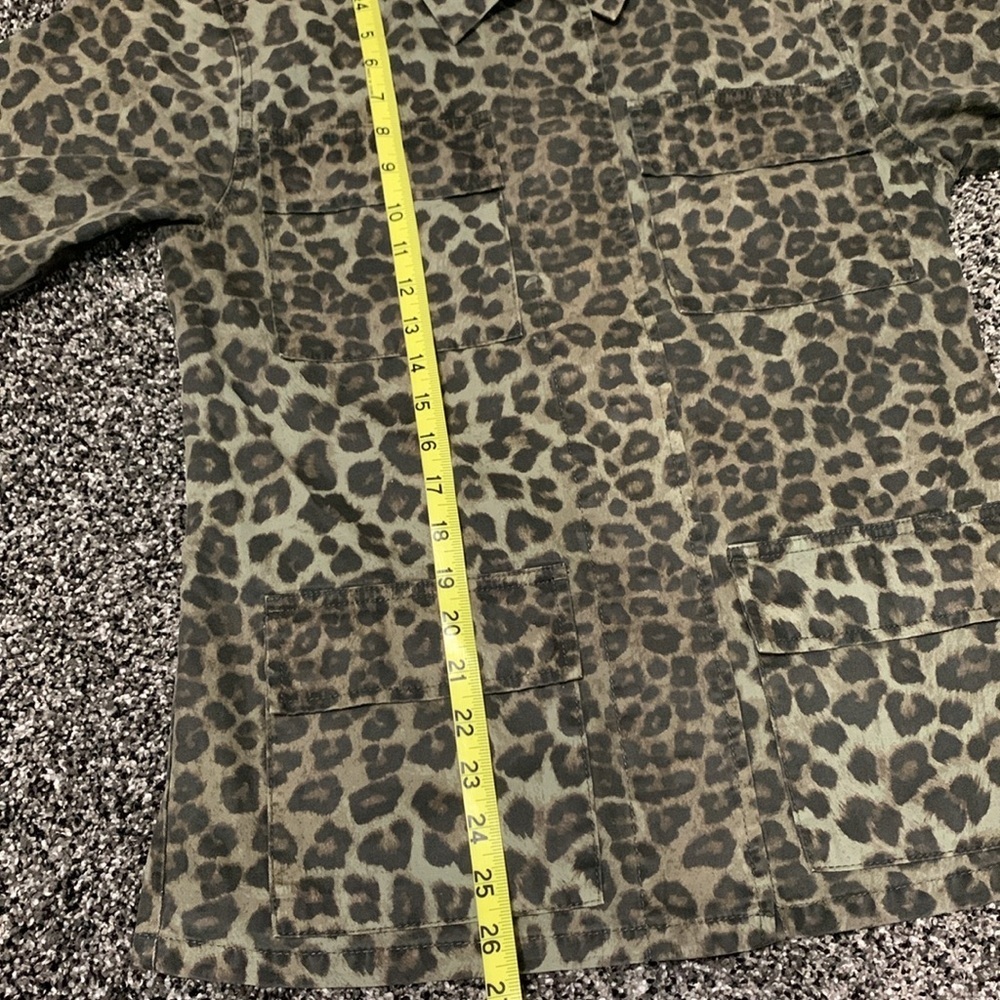 Good American Sage Leopard Denim Jacket - Picture 7 of 11